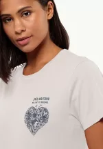 Entdecken Sie das Damen-T-Shirt aus Bio-Baumwolle von Heart T Sea Shell